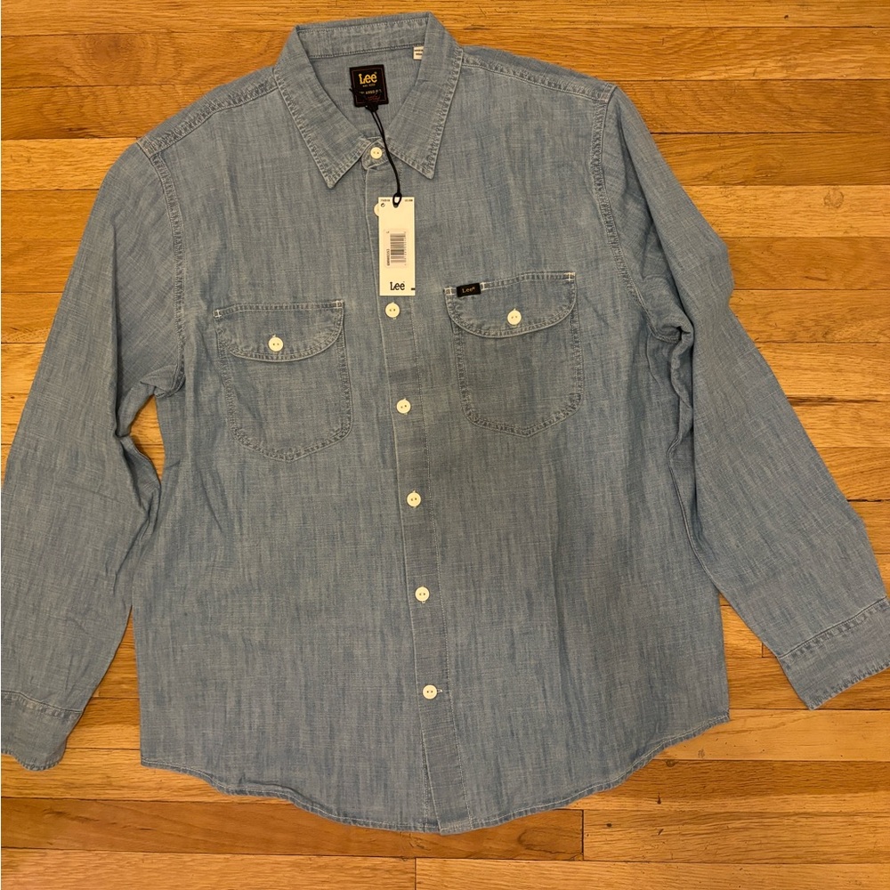 NWT Lee Denim, Button Down Relaxed Fit Button Down in Shasta Blue, Size L